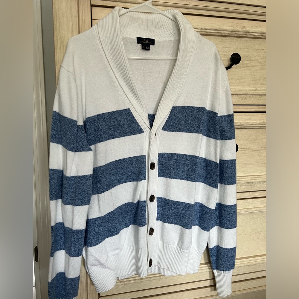 White and blue 346 brooks brothers sweater. Like new. Mens Large